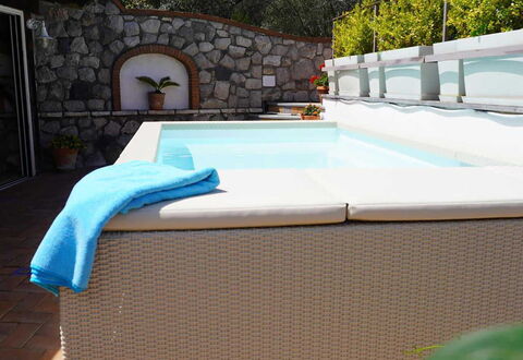 Villa Pietraluna: Piscina, Ocio, Mueble Para Exteriores, Maceta, Sombra, Jardín, Planta De Casa, Recurso, Patio Interior, Eco Hotel