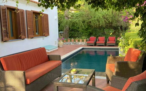 Villa Ava: Mueble, Mueble Para Exteriores, Piscina, Silla, Recurso, Mesa, Mesa Al Aire Libre, Sombra, Eco Hotel, Patio