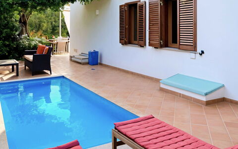 Villa Ava: Mueble, Piscina, Mueble Para Exteriores, Ocio, Recurso, Suelo, Eco Hotel, Sombra, Manchas De Madera, Silla