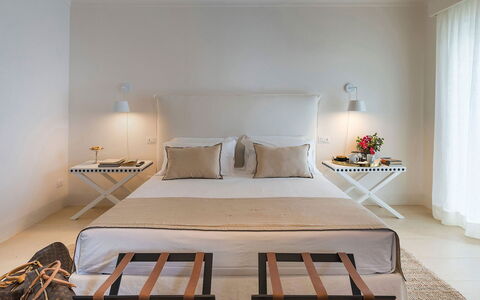 Villa Pozzillo: Mueble, Cama, Diseño De Interiores, Pared, Habitación, Madera, Suelo, Piso, Textil, Lecho