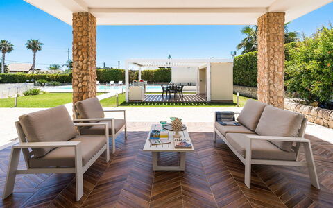 Villa Agorà: Mueble, Piso, Madera, Silla, Diseño De Interiores, Suelo, Mesa, Mueble Para Exteriores, Sala, Recurso