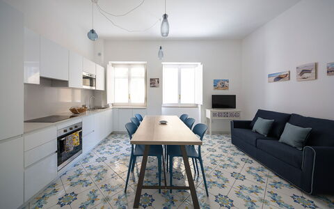 Maison Maiori: Piso, Diseño De Interiores, Suelo, Mueble, Madera, Techo, Habitación, Encendiendo, Mesa, Casa