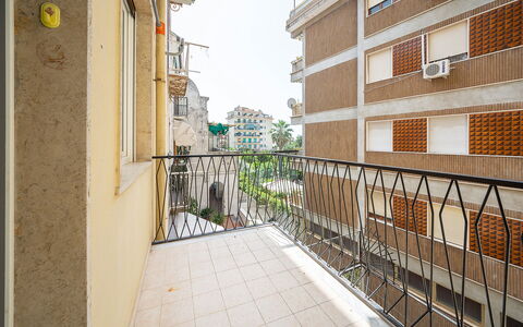 Maison Maiori: Departamento, Material Compuesto, Balcón, Condominio, Pretil, La Luz Del Día
