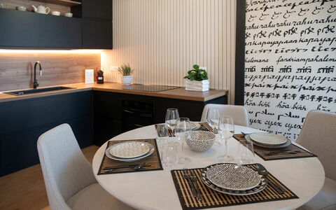 Casa Mario: Mueble, Diseño De Interiores, Madera, Cocina, Piso, Mostrador, Casa, Lámpara, Encendiendo, Habitación