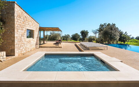 Villa del Sole: Azul, Piscina, Material Compuesto, Inmuebles, Sombra, Recurso, Diseño, Paisajismo, Villa, Eco Hotel