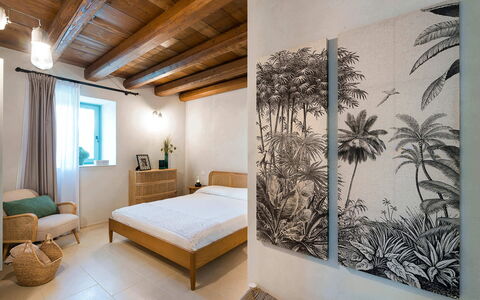Villa del Sole: Mueble, Diseño De Interiores, Cama, Piso, Pared, Habitación, Suelo, Madera, Habitación, Casa