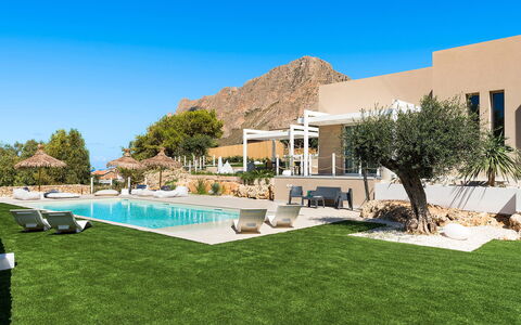 Villa Cornino: Piscina, Recurso, Inmuebles, Mueble Para Exteriores, Eco Hotel, Villa, Paisajismo, Hacienda, Paraguas, Sombra