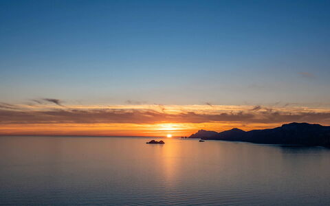 Villa Madonna di Costantinopoli: Agua, Horizonte, Los Recursos Hídricos, Resplandor Crepuscular, Cuerpo De Agua, Puesta De Sol, Oscuridad, Naranja, Amanecer