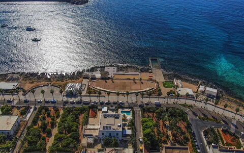 Casa Leuca: Agua, Cuerpo De Agua, Costa, Vista Panorámica, Costeras Y Los Accidentes Geográficos Oceánico, Fotografía Aérea, Mar, Camino Acuático, Ciudad, Paisaje