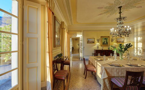 Villa Silva: Mueble, Diseño De Interiores, Silla, Mesa, Comedor, Piso, Techo, Madera, Habitación, Suelo