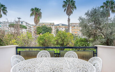 Casa Lucio: Silla, Balcón, Sombra, Eco Hotel, Recurso, Mueble Para Exteriores, Villa, Hotel, Cocina Y Comedor Mesa