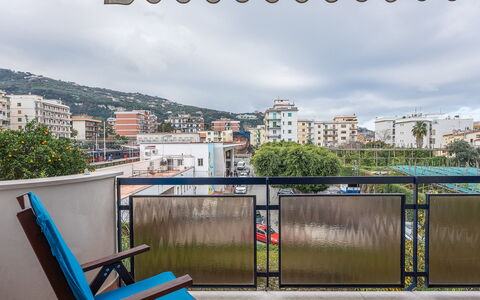 Casa Lucio: Departamento, Balcón, Condominio, Sombra, Hotel, Cerca, Pretil, Planta De Casa