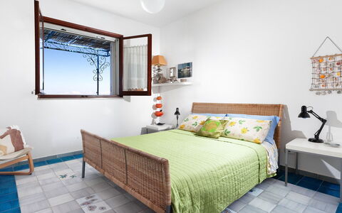 Sea Scent: Mueble, Cama, Diseño De Interiores, Habitación, Pared, Lecho, Suelo, Piso, Sábana, Madera