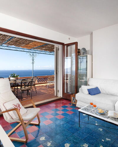 Sea Scent: Mueble, Piso, Mar, Suelo, Diseño De Interiores, Oceano, Silla, Recurso, Habitación, Departamento