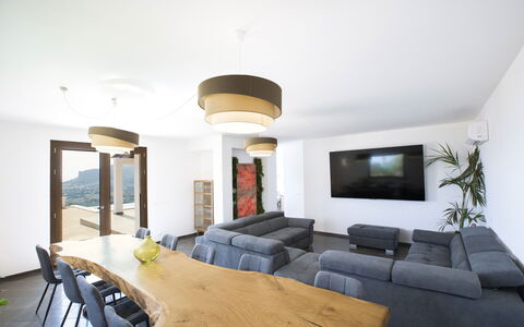Villa Priscilla: Mueble, Diseño De Interiores, Madera, Piso, Techo, Mesa, Suelo, Encendiendo, Habitación, Sala