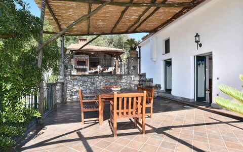 Villa Birbante: Mueble, Silla, Mueble Para Exteriores, Porche, Cocina Y Comedor Mesa, Sombra, Losa, Mesa Al Aire Libre, Estructura Al Aire Libre, Patio