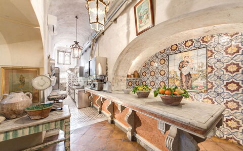 Villa San Giacomo: Diseño De Interiores, Porcelana, Silla, Loseta, Utensilios Para Servir, Cocina Y Comedor Mesa, Planta De Casa, Vajilla, Comedor, Cocina