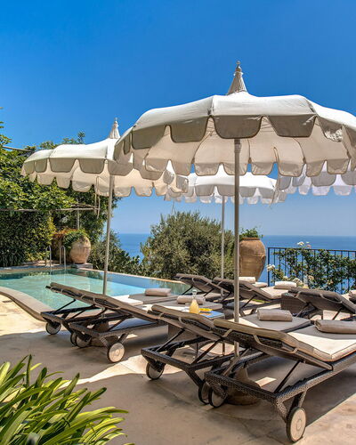 Villa San Giacomo: Mueble Para Exteriores, Paraguas, Recurso, Piscina, Mueble, Sombra, Sunlounger, Eco Hotel, Mar