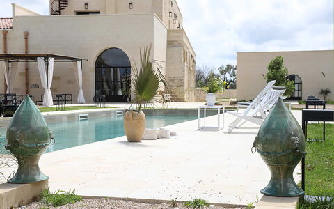 Masseria Loyola: Inmuebles, Piscina, Paisajismo, Hacienda, Hormigón, Patio, Sombra, Mansión, Villa, Fuente De Agua