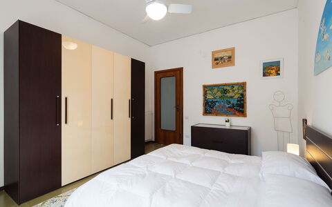 Apartment Snicher: Mueble, Diseño De Interiores, Cama, Piso, Habitación, Suelo, Madera, Habitación, Techo, Textil