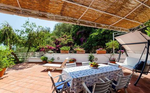 Casa Dorothea 1: Maceta, Mueble, Silla, Mueble Para Exteriores, Planta De Casa, Jardín, Mesa Al Aire Libre, Sombra, Balcón, Patio