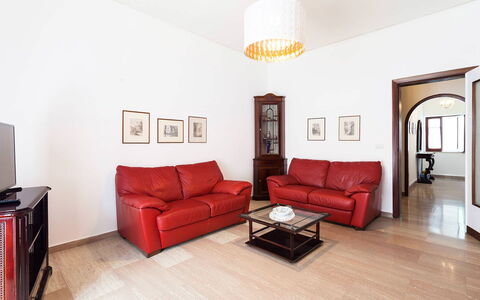 Casa Gina: Mueble, Diseño De Interiores, Piso, Sofá, Suelo, Madera, Habitación, Sala, Mesa, Techo