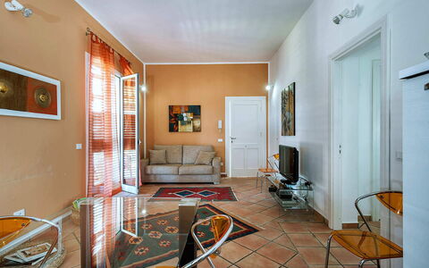 Casa Kita: Mueble, Diseño De Interiores, Piso, Suelo, Pared, Madera, Techo, Habitación, Sala, Sofá