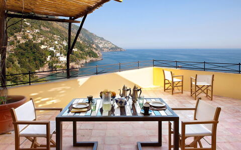 Casa la Riva: Mueble, Silla, Mesa, Mueble Para Exteriores, Cocina Y Comedor Mesa, Mesa Al Aire Libre, Recurso, Mesa De Café, Comedor, Eco Hotel