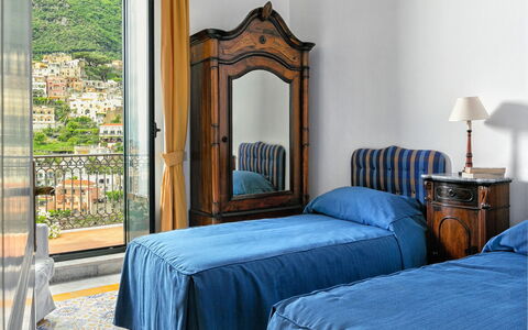 Casa Mauro: Habitación, Mueble, Sábana, Cama, Lecho, Marco De La Cama, Habitación, Linos, Mesita De Noche, Cortina