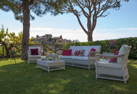 Casa Ravello with Garden: Mueble, Mueble Para Exteriores, Silla, Jardín, Césped, Yarda, Paisajismo, Sombra, Brazo, Patio