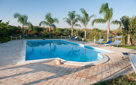Villa Athena: Piscina, Recurso, Ocio, Sombra, Material Compuesto, Eco Hotel, Mueble Para Exteriores, Losa, Loseta, Paraguas