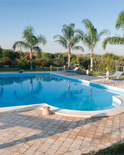 Villa Athena: Piscina, Recurso, Ocio, Sombra, Material Compuesto, Eco Hotel, Mueble Para Exteriores, Losa, Loseta, Paraguas