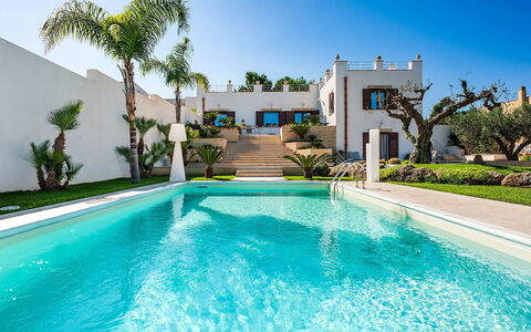 Villa la Pigna: Azul, Piscina, Arquitectura, Recurso, Inmuebles, Jardín, Paisajismo, Hacienda, Mansión, Villa