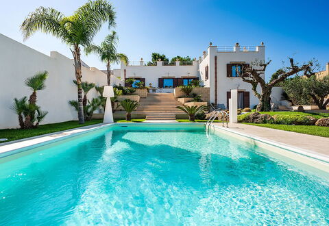 Villa la Pigna: Azul, Piscina, Arquitectura, Recurso, Inmuebles, Jardín, Paisajismo, Hacienda, Mansión, Villa