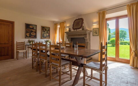 Villa Molinazzo 14: Mueble, Piso, Mesa, Madera, Diseño De Interiores, Suelo, Cocina Y Comedor Mesa, Silla, Habitación, Comedor