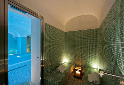 Villa Moresca: Piso, Suelo, Material Compuesto, Piscina, Loseta, Techo, Recurso, Hotel, Diseño, Bañera