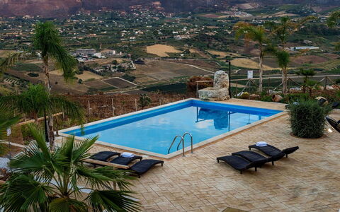 Villa Thalia: Piscina, Recurso, Mueble Para Exteriores, Ocio, Eco Hotel, Paraguas, Sunlounger, Vacaciones, Hacienda, Hotel