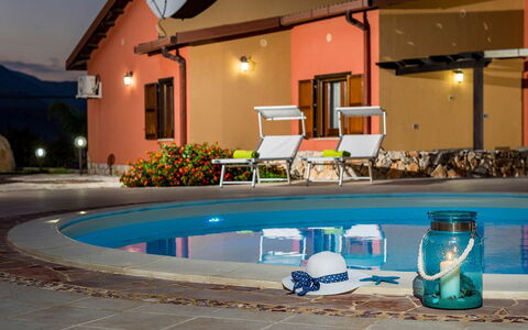 Villa Thyrrenia: Piscina, Recurso, Mueble Para Exteriores, Paraguas, Eco Hotel, Villa, Silla, Hacienda, Sunlounger, Sombra