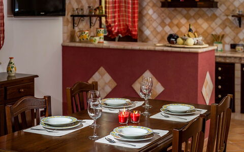 Villa Thyrrenia: Mueble, Diseño De Interiores, Piso, Mesa, Habitación, Silla, Encendiendo, Cocina Y Comedor Mesa, Suelo, Comedor