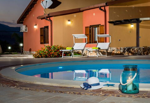 Villa Thyrrenia: Piscina, Recurso, Mueble Para Exteriores, Paraguas, Eco Hotel, Villa, Silla, Hacienda, Sunlounger, Sombra