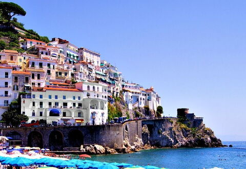 Casa Amalfitana: Azul, Verano, Costa, Costeras Y Los Accidentes Geográficos Oceánico, Mar, Atracción Turística, Playa, Oceano, Ciudad De Vacaciones