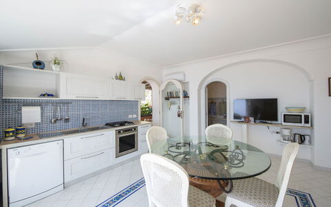Casa Gioia: Diseño De Interiores, Piso, Mueble, Cocina, Suelo, Mostrador, Techo, Habitación, Aparato De Cocina, Gabinetes