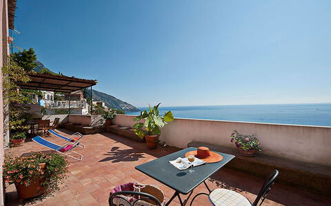 Positano View: Mar, Costa, Costeras Y Los Accidentes Geográficos Oceánico, Balcón, Oceano, Maceta, Playa, Apuntalar, Recurso, Mueble Para Exteriores