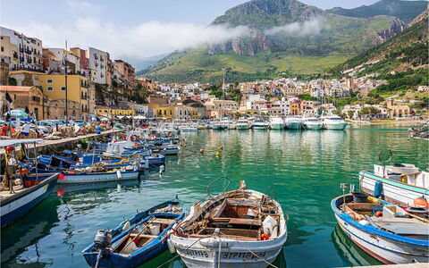 Casa Riccio: Barco, Watercraft, Barcos Y Canotaje - Efectos Y Equipo, Puerto, Centro De Deportes Acuáticos, Puerto, Atracción Turística, Mar, Cordillera, Costa