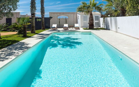 Casa Tika: Azul, Piscina, Agua, Recurso, Material Compuesto, Eco Hotel, Ocio, Sombra, Hotel