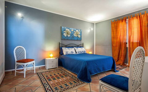 Casa Tika: Mueble, Diseño De Interiores, Piso, Suelo, Habitación, Cama, Habitación, Encendiendo, Techo, Linos