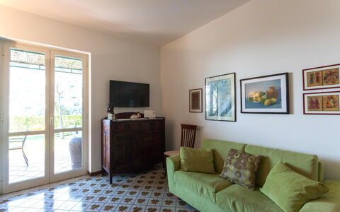 Il Giardino di Ravello: Mueble, Piso, Diseño De Interiores, Suelo, Pared, Madera, Habitación, Techo, Encendiendo, Sala