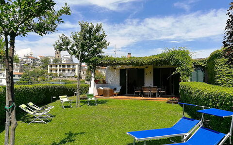 Il Giardino di Ravello: Arbusto, Jardín, Cobertura Del Suelo, Césped, Mueble Para Exteriores, Sombra, Patio Interior, Yarda, Paisajismo, Hacienda