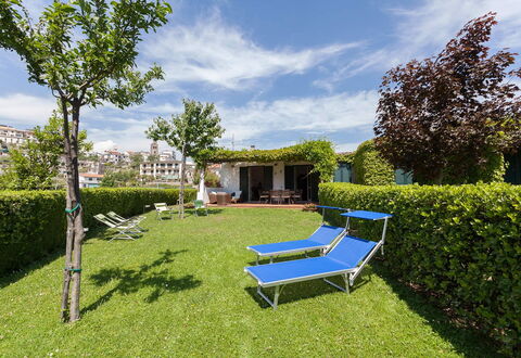 Il Giardino di Ravello: Arbusto, Jardín, Cobertura Del Suelo, Césped, Cobertura, Sombra, Piscina, Paisajismo, Yarda, Patio Interior