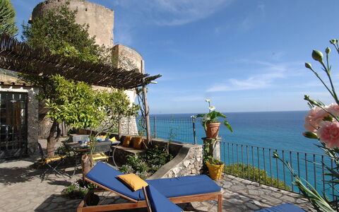 Romantic Tower: Azul, Mar, Costa, Costeras Y Los Accidentes Geográficos Oceánico, Oceano, Maceta, Balcón, Planta De Casa, Bahía, Zona Tropical